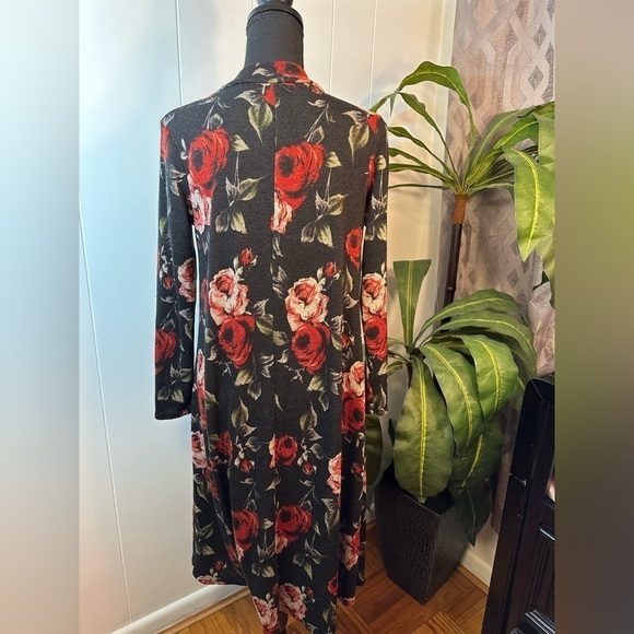 BomBom Women’s Soft Black and Red Floral Midi Dress Size Medium - Picture 2 of 8